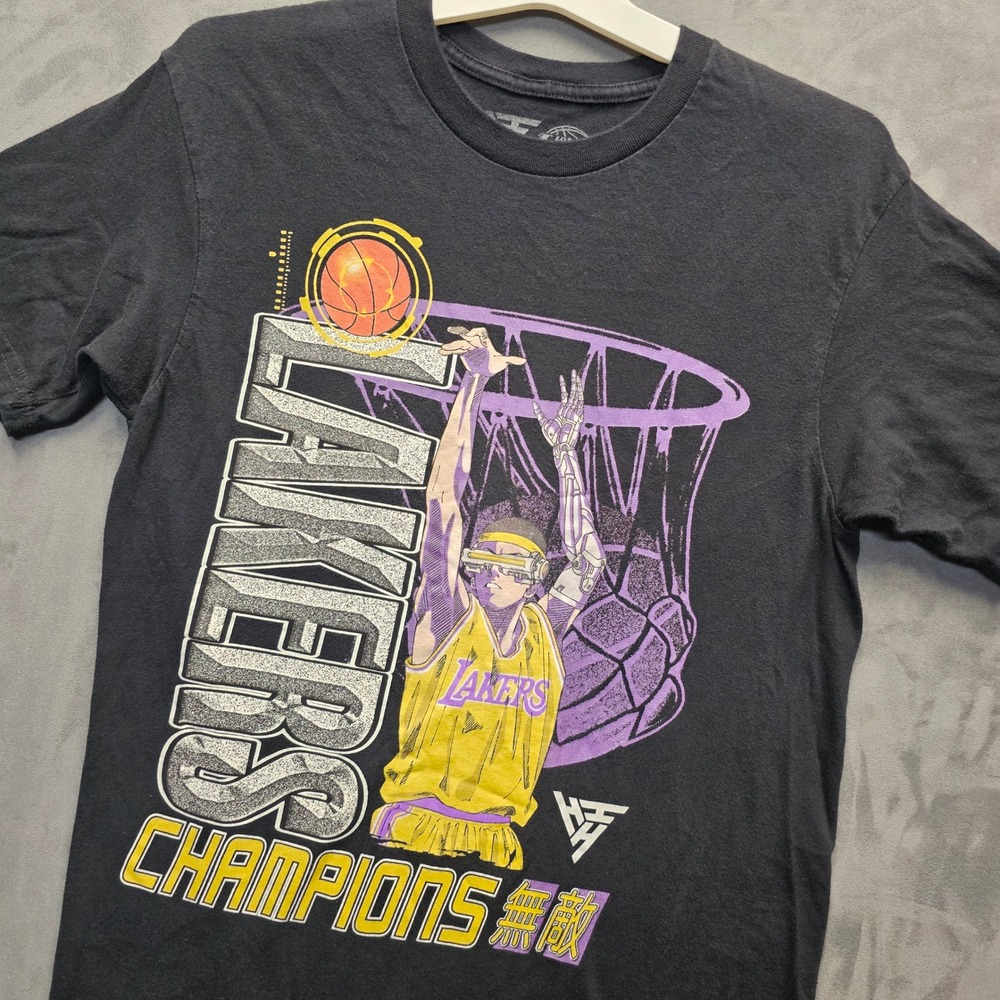 HYPLAND NBA Los Angeles Lakers Anime Graphic T-Shirt Black Mens Medium